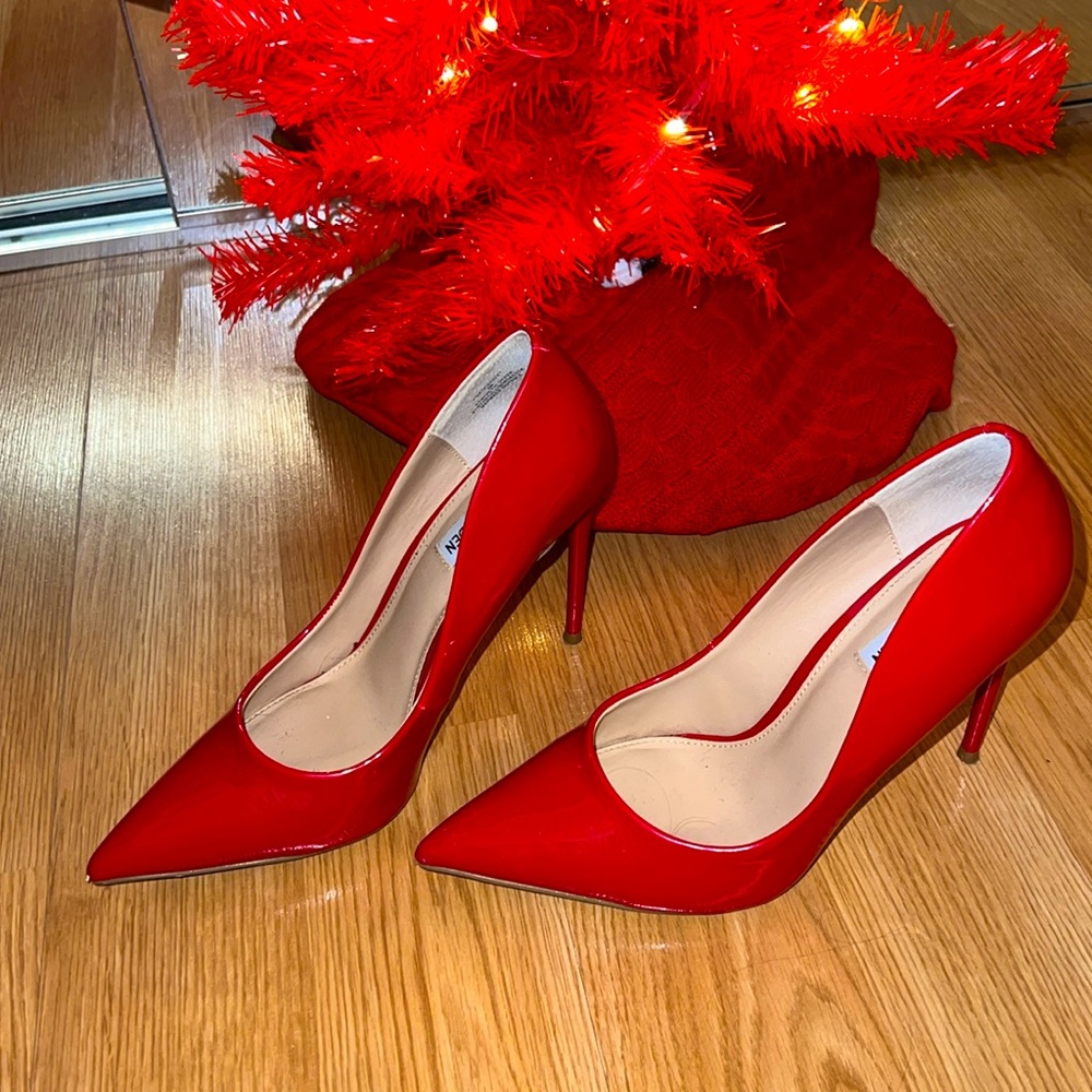 Steve Madden size 9 red heels Noir pump